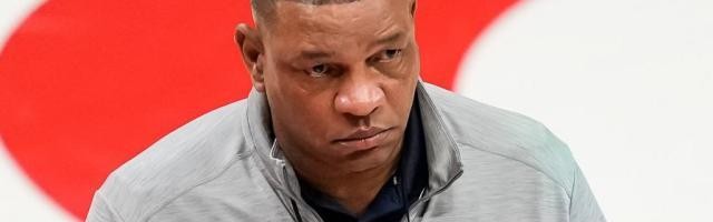 里弗斯：曾想过让西蒙斯打中锋 球队现在状态一般