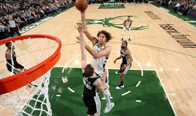 hth官网-除了爆炸头和殴打吉祥物，罗宾·洛佩斯还有个绝招