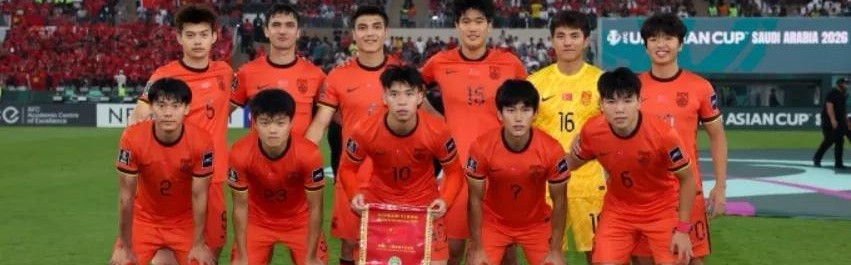 U23国足回国！获献鲜花花环 大量球迷热情接机：欢迎英雄凯旋归来